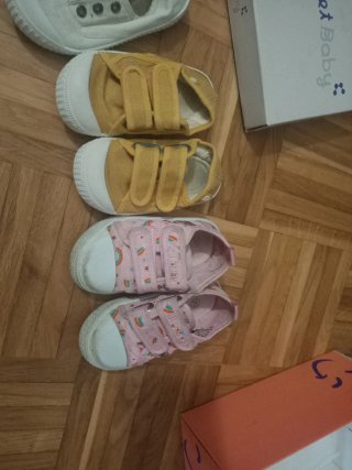 Lote Zapatillas Niña Blancas y Mostaza