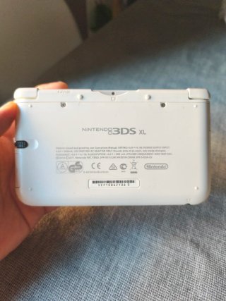 Nintendo 3DS XL Bianca con caricatore e stilo