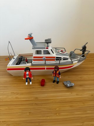 Barco Playmobil con figuras
