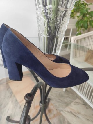 Preciosos salones de Gloria Ortiz. Azules de ante