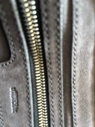 Bolso Uterqüe cuero y metal