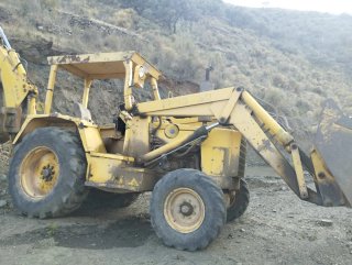 EXCAVADORA CON RETRO
