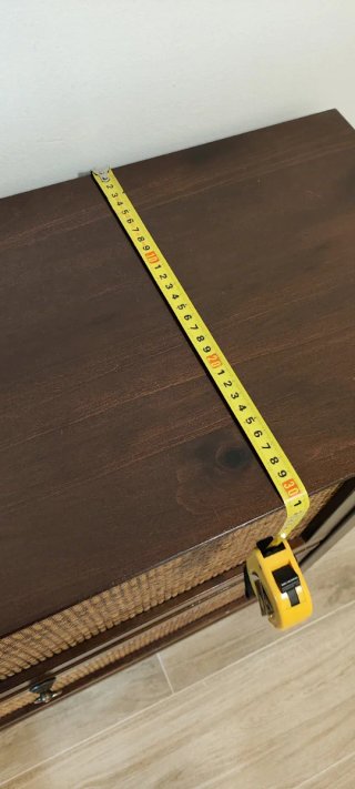 Zapatero de madera y ratán