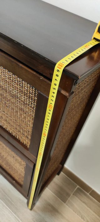 Zapatero de madera y ratán