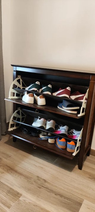 Zapatero de madera y ratán