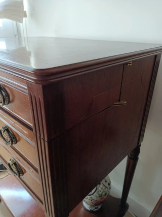 Mueble cubertero de madera
