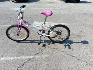 Bicicleta infantil Btwin rosa y blanca