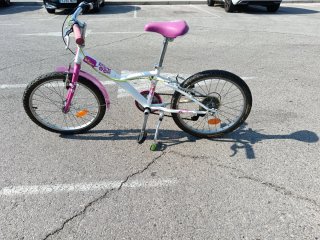 Bicicleta infantil Btwin rosa y blanca
