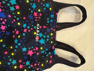 Bañador niña estrellas multicolor.