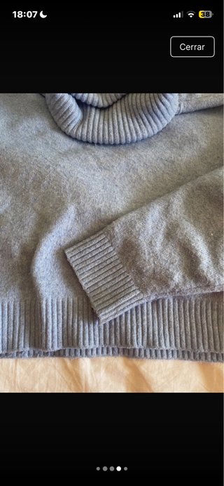 Jersey Stradivarius cuello vuelto cropped