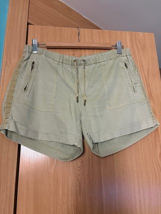 Shorts verde oliva con cremalleras Mango talla S