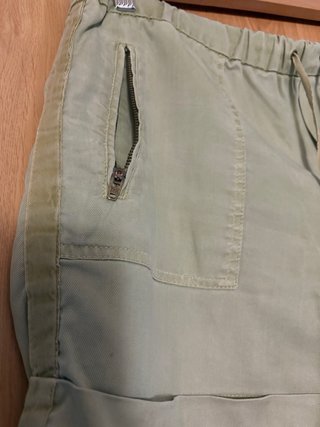 Shorts verde oliva con cremalleras Mango talla S