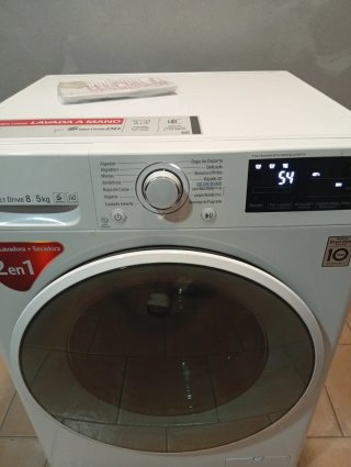 Lavadora Secadora LG Direct Drive 8/5kg seminueva
