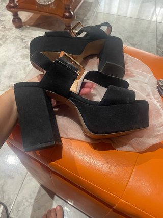 Sandalias negras plataforma tacón