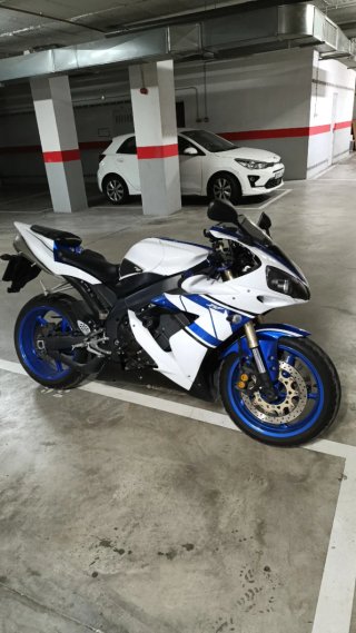 Se vende Yamaha R1 2004