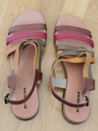 Sandalias ETIEM de cuero  Talla 40 Nuevas