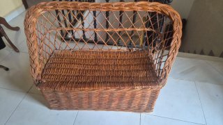 Sillón de mimbre marrón