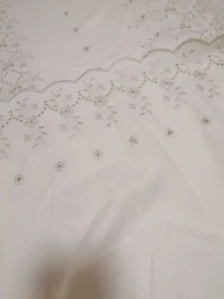 Colcha bordada beige 135 cm