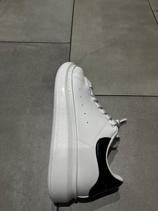 Sneakers Alexander McQueen Bianche e Nere