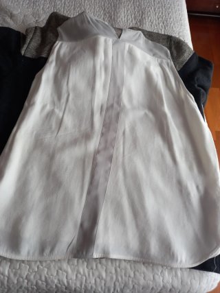 Top Zara blanco y gris sin mangas