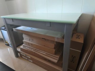 Mesa de cocina cristal y metal gris