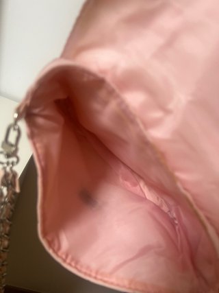 Bolso pequeño rosa acolchado con cadena