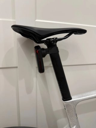 Soporte luz Garmin Varia Megamo Raise 2024