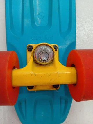 OXELO Patinete azul con ruedas naranjas