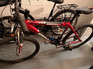 Bicicleta de montaña roja