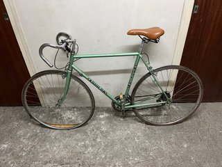 Bicicleta clásica Aquilon francesa para restaurar