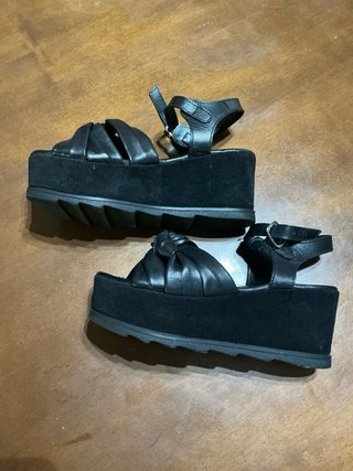 Sandalias Bata Cuña Negras