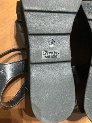 Sandalias Bata Cuña Negras