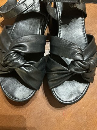 Sandalias Bata Cuña Negras