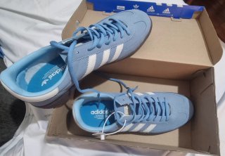 Zapatillas Adidas Celestes y Blancas