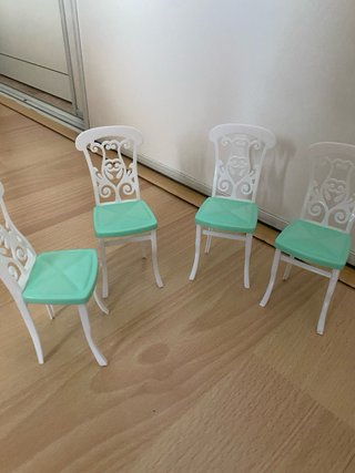 Sofá y sillas para muñecas