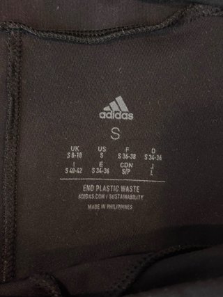 Mallas Adidas Negras con Detalles Dorados