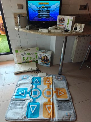Nintendo Wii Fit Plus 4 mandos 3 juegos accesorios
