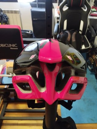Casco de bici negro y rojo Spiuk