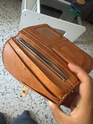 Cartera larga cuero artesanal grabada
