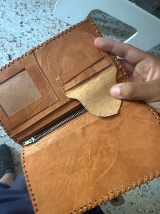 Cartera larga cuero artesanal grabada