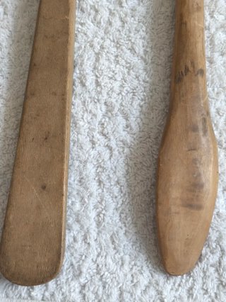 CUCHARAS Y PINZAS DE MADERA ANTIGUAS DECORACIÓN
