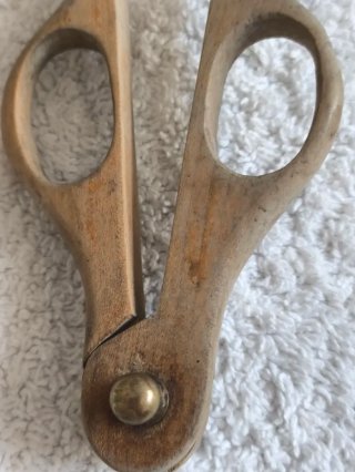CUCHARAS Y PINZAS DE MADERA ANTIGUAS DECORACIÓN