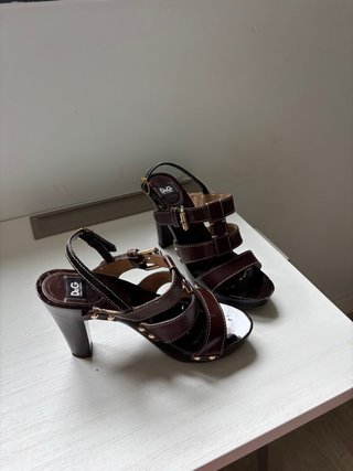 Sandalias D&G tacón marrón y dorado