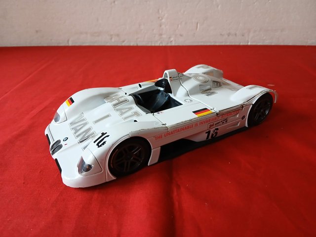 Réplica BMW V12 LMR 1/18