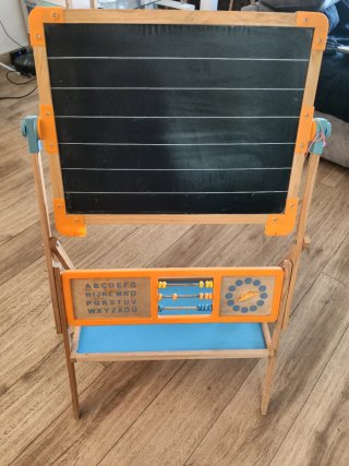 Pizarra infantil de madera con abaco y reloj