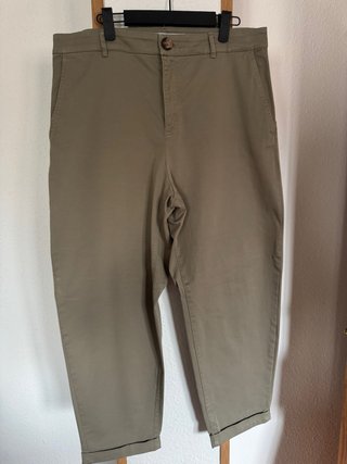 Pantalón chino beige