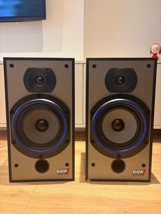 Altavoces B&W DM110 restaurados profesionalmente