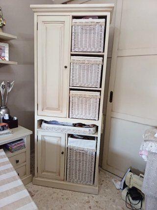 Mueble beige con 5 cestas