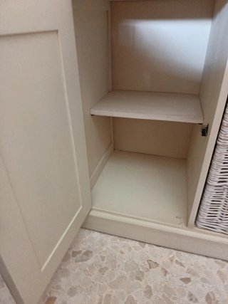 Mueble beige con 5 cestas