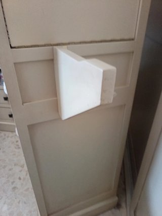 Mueble beige con 5 cestas